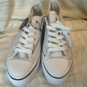 Low Top Platform Canvas Sneaker NWOT 10